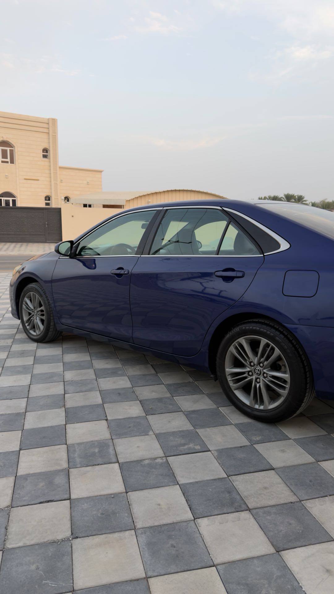Car Image 2016 TOYOTA CAMRY SE