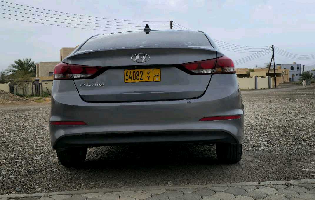 Car Image 2017 HYUNDAI ELANTRA SE