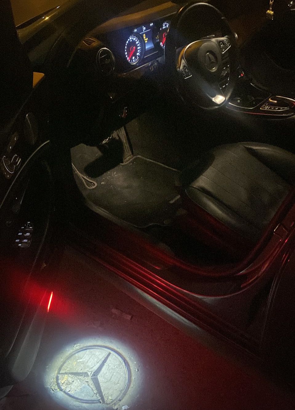 Car Image 2018 MERCEDES E Class 300