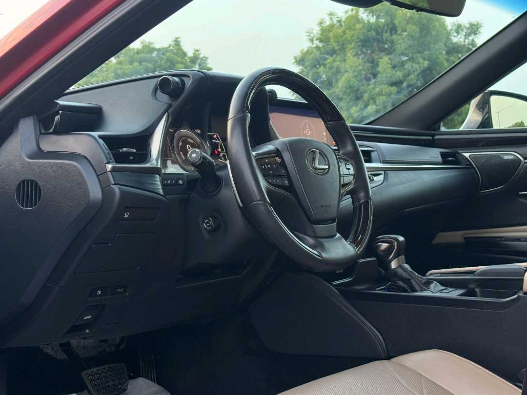 Car Image 2021 LEXUS ES 350