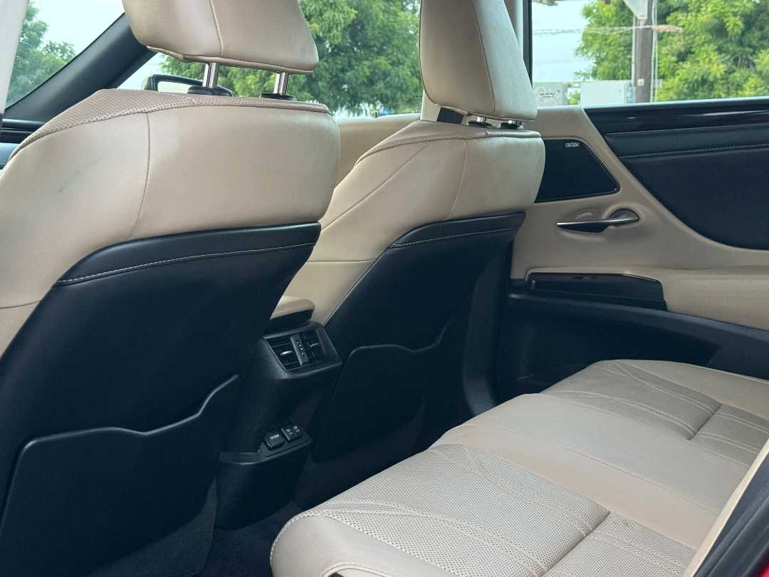 Car Image 2021 LEXUS ES 350