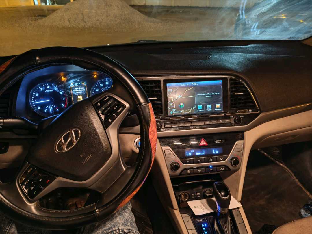 Car Image 2018 HYUNDAI ELANTRA LIMITED