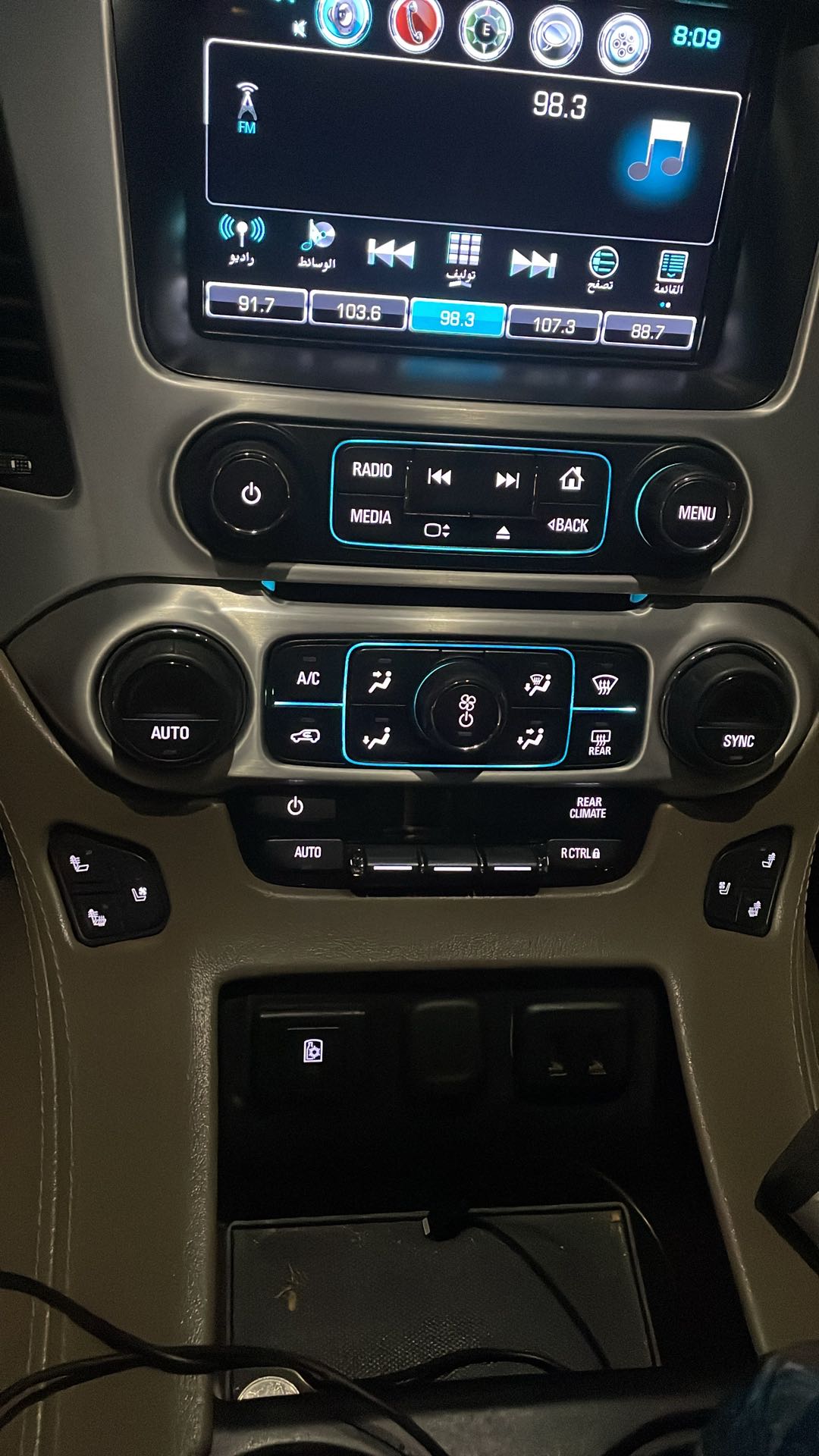 Car Image 2017 GMC YUKON SLT