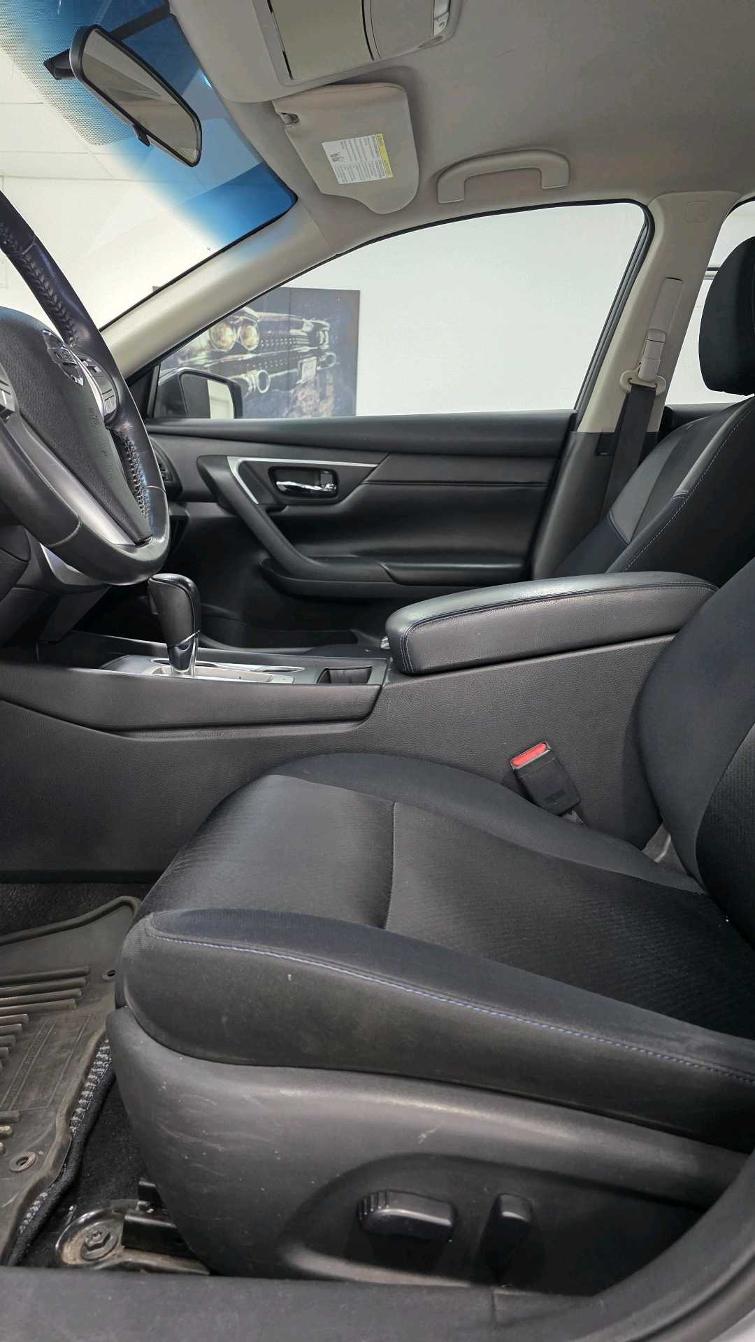 Car Image 2017 NISSAN ALTIMA SR