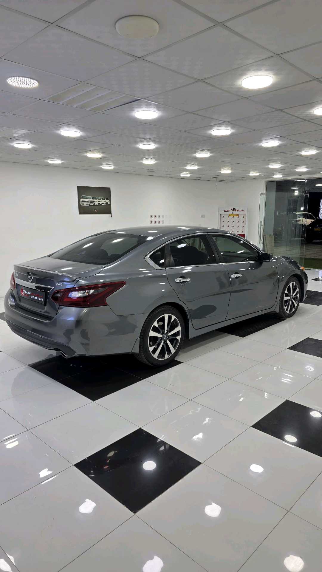 Car Image 2017 NISSAN ALTIMA SR