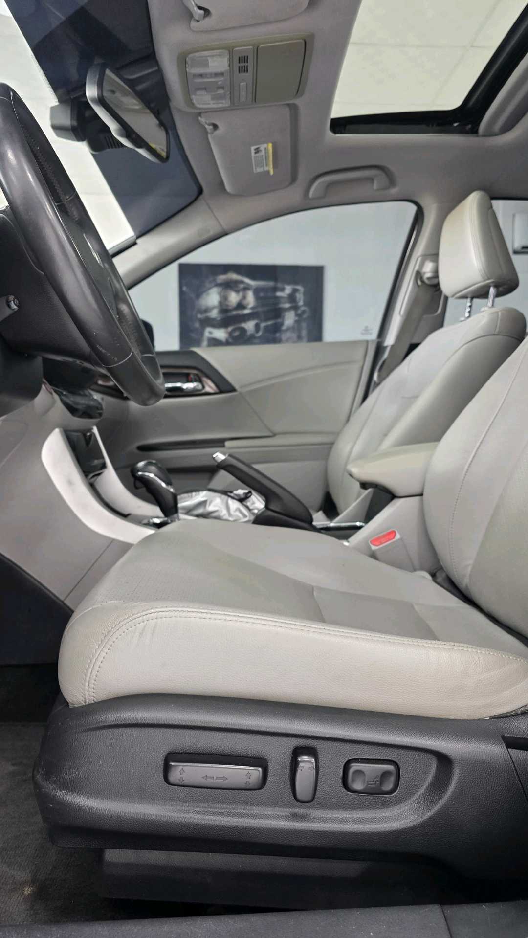 Car Image 2017 HONDA ACCORD TOURING