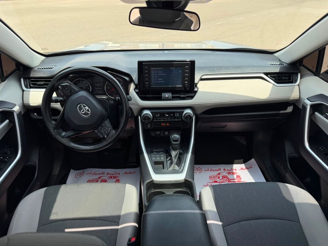 Car Image 2019 TOYOTA RAV4 XLE