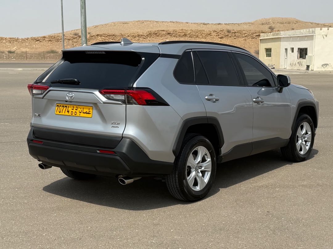Car Image 2019 TOYOTA RAV4 XLE