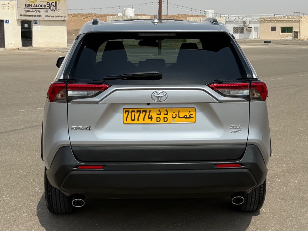 Car Image 2019 TOYOTA RAV4 XLE