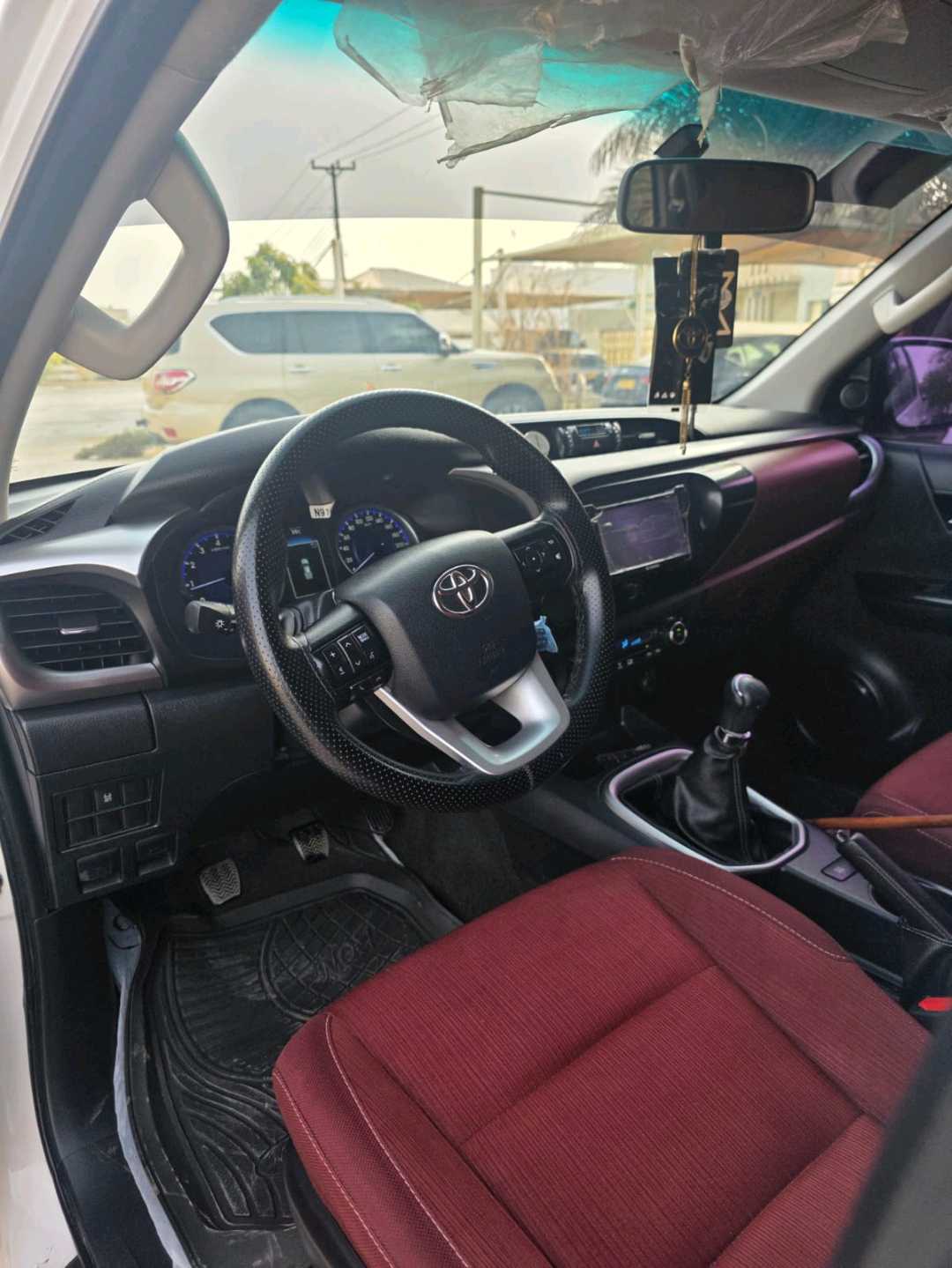 Car Image 2019 TOYOTA HILUX 2.7