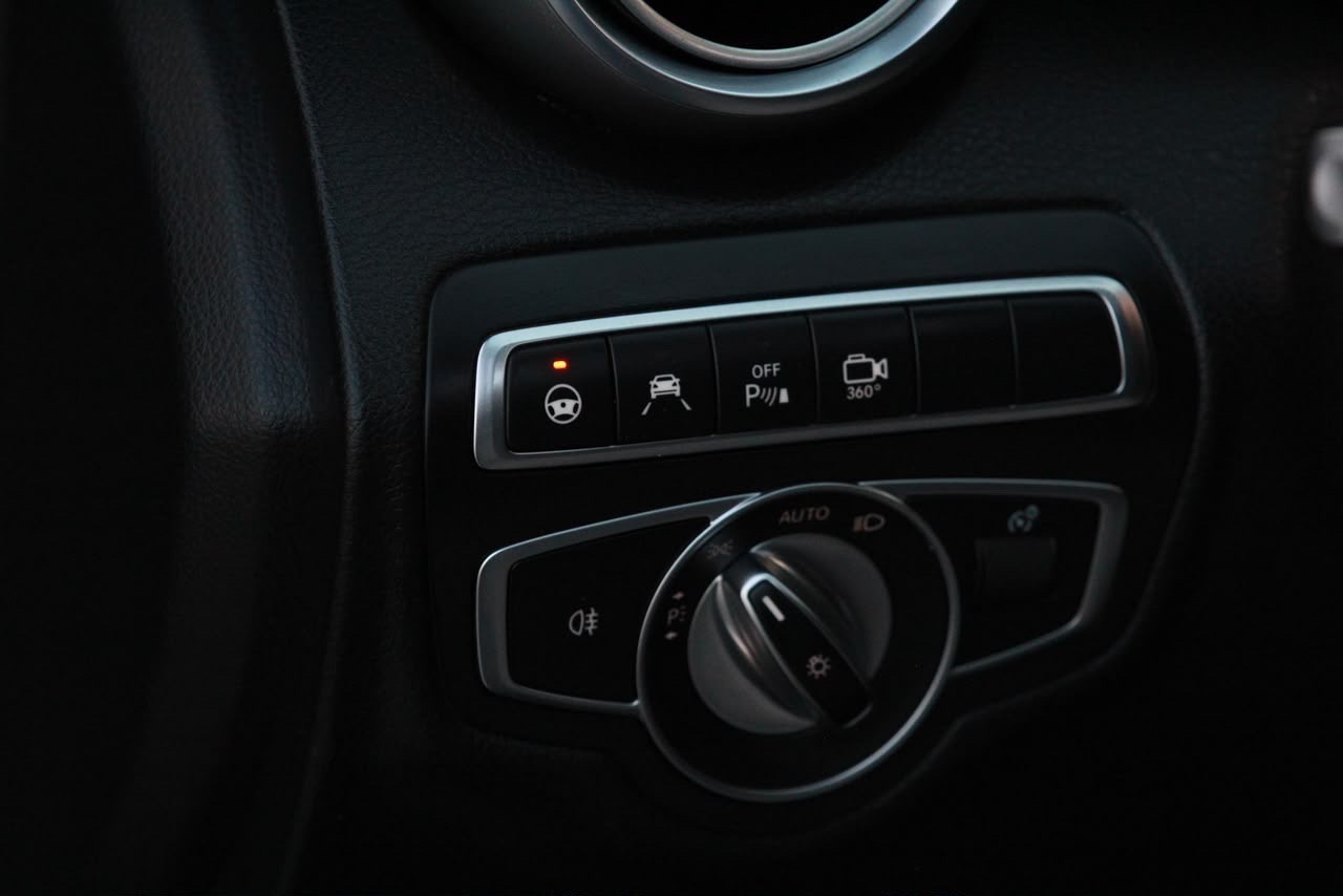 Car Image 2018 MERCEDES C Class 43