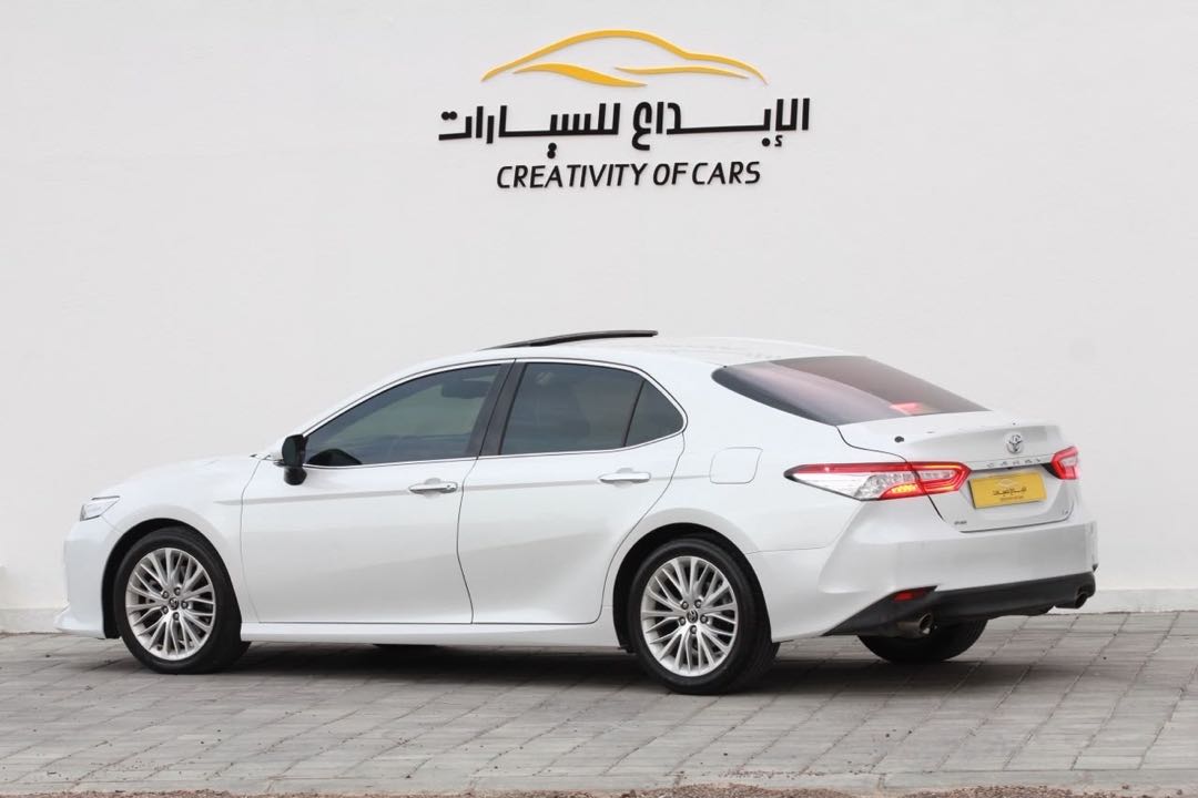 Car Image 2018 TOYOTA CAMRY GLE