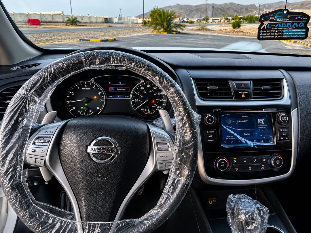 Car Image 2018 NISSAN ALTIMA SR