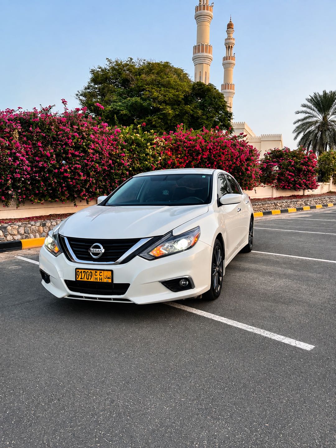 Car Image 2018 NISSAN ALTIMA SR