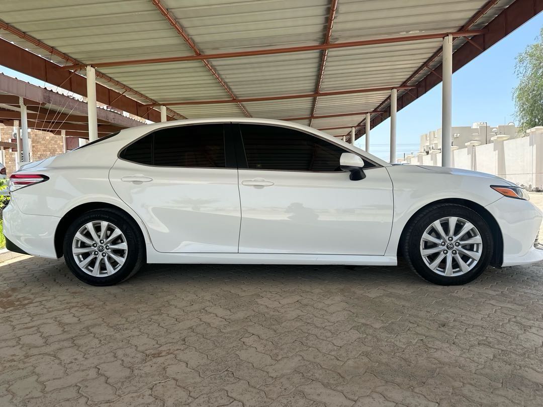Car Image 2018 TOYOTA CAMRY LE