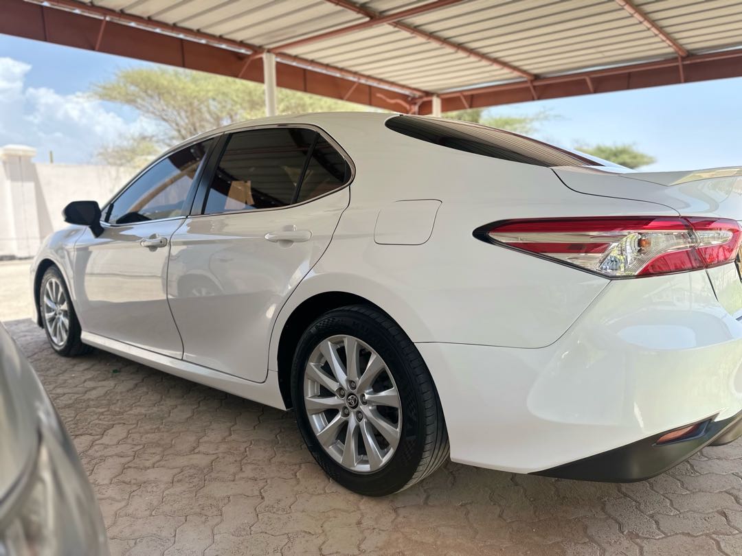 Car Image 2018 TOYOTA CAMRY LE