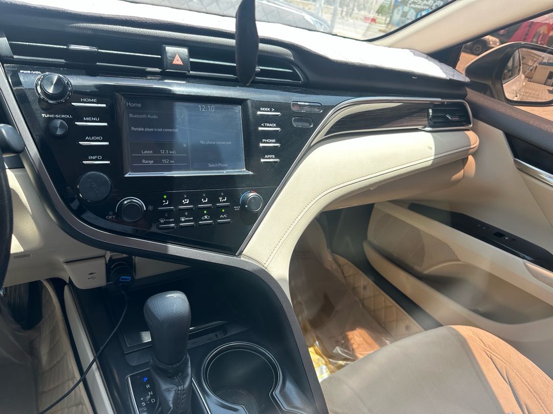 Car Image 2018 TOYOTA CAMRY LE