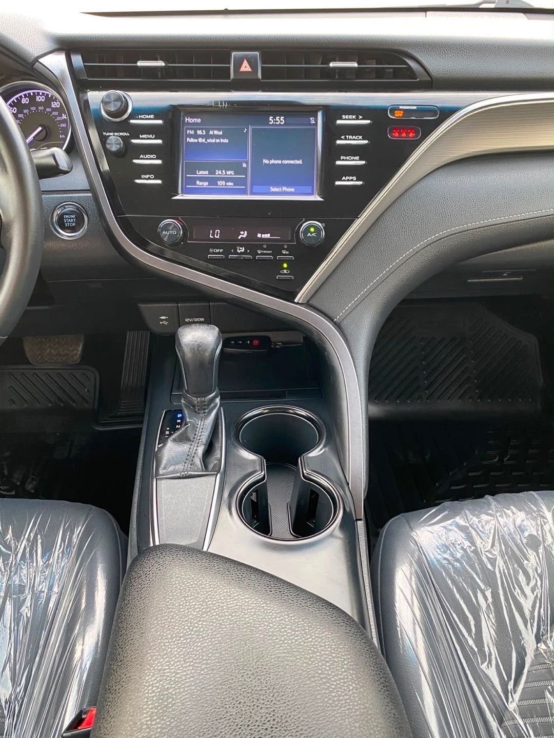 Car Image 2018 TOYOTA CAMRY SE