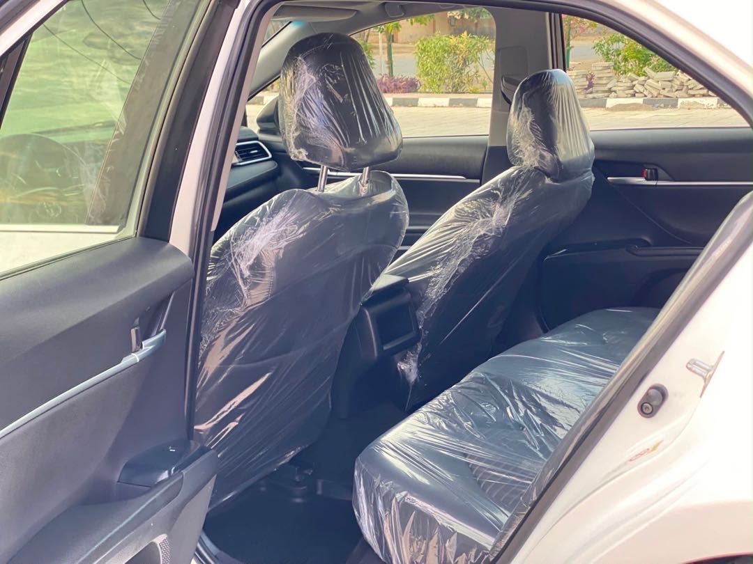 Car Image 2018 TOYOTA CAMRY SE