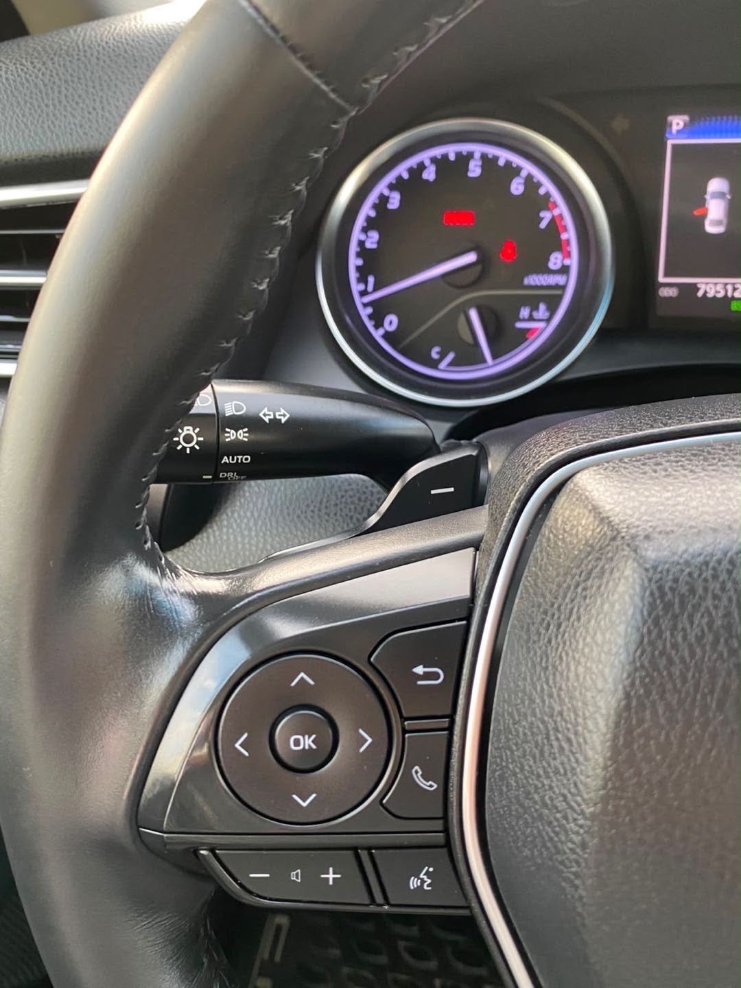 Car Image 2018 TOYOTA CAMRY SE