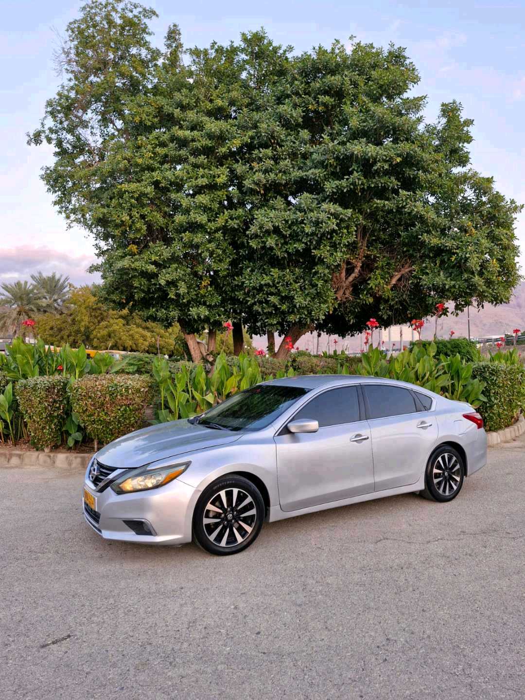 Car Image 2018 NISSAN ALTIMA SV