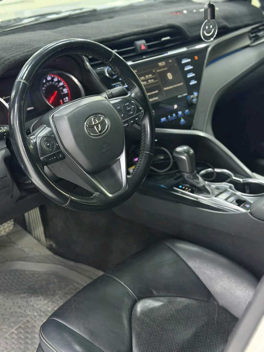 Car Image 2019 TOYOTA CAMRY XSE
