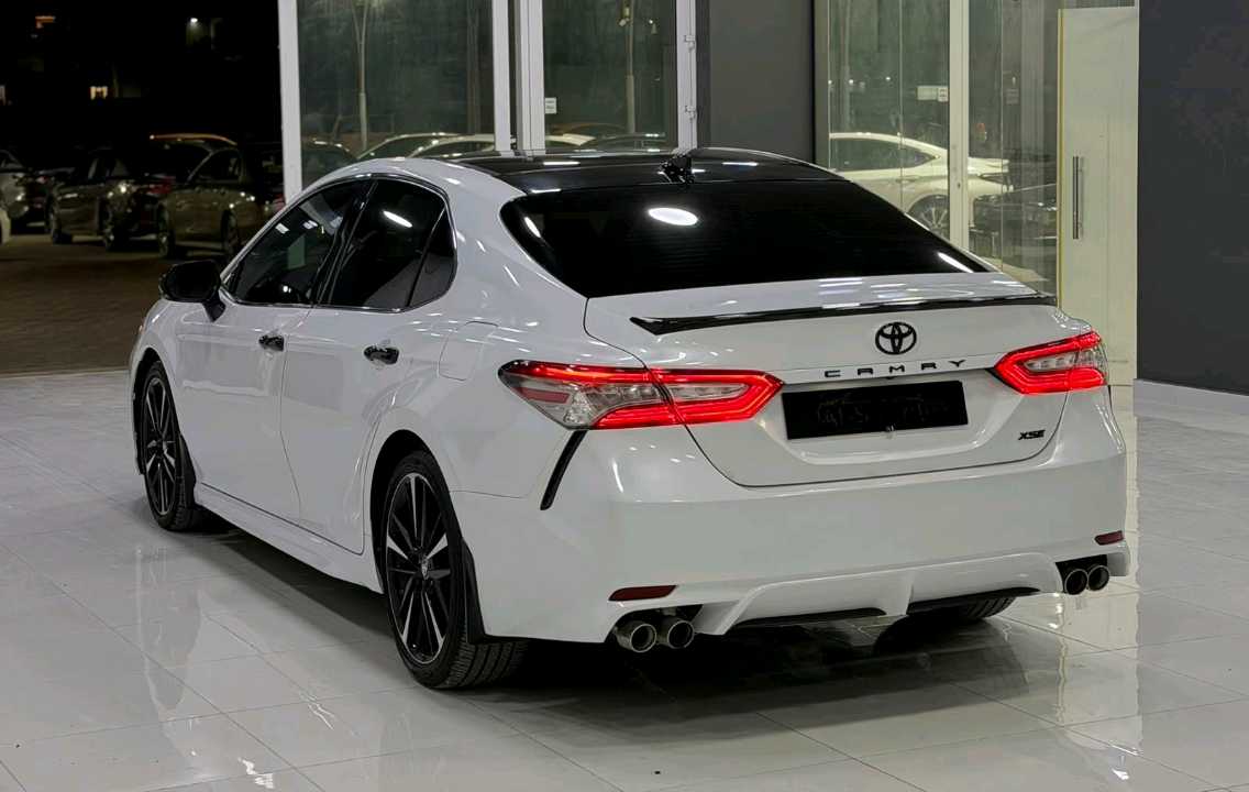 Car Image 2019 TOYOTA CAMRY XSE