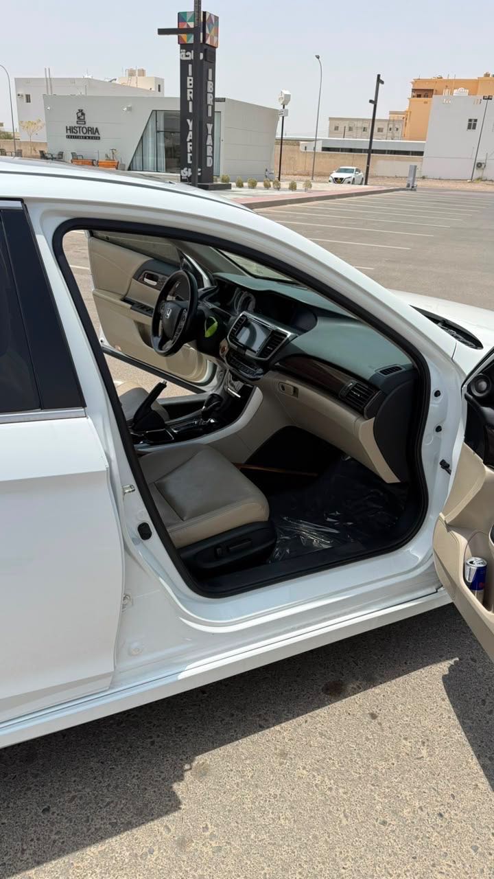 Car Image 2017 HONDA ACCORD TOURING