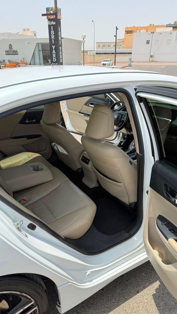 Car Image 2017 HONDA ACCORD TOURING