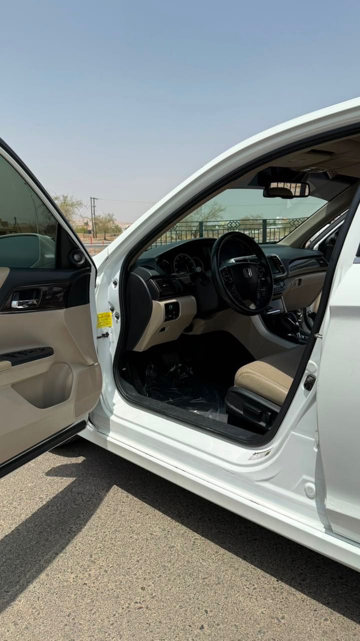 Car Image 2017 HONDA ACCORD TOURING