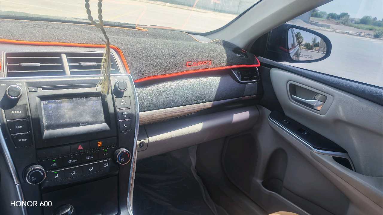 Car Image 2015 TOYOTA CAMRY LE