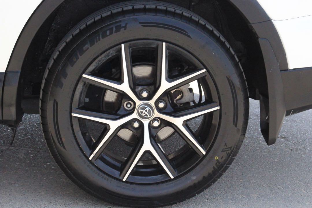 Car Image 2018 TOYOTA RAV4 SE