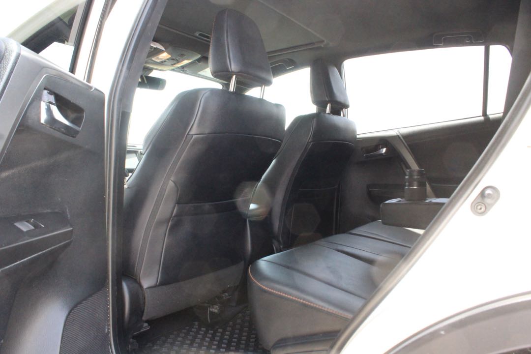 Car Image 2018 TOYOTA RAV4 SE