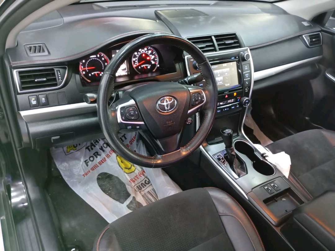 Car Image 2017 TOYOTA CAMRY XSE