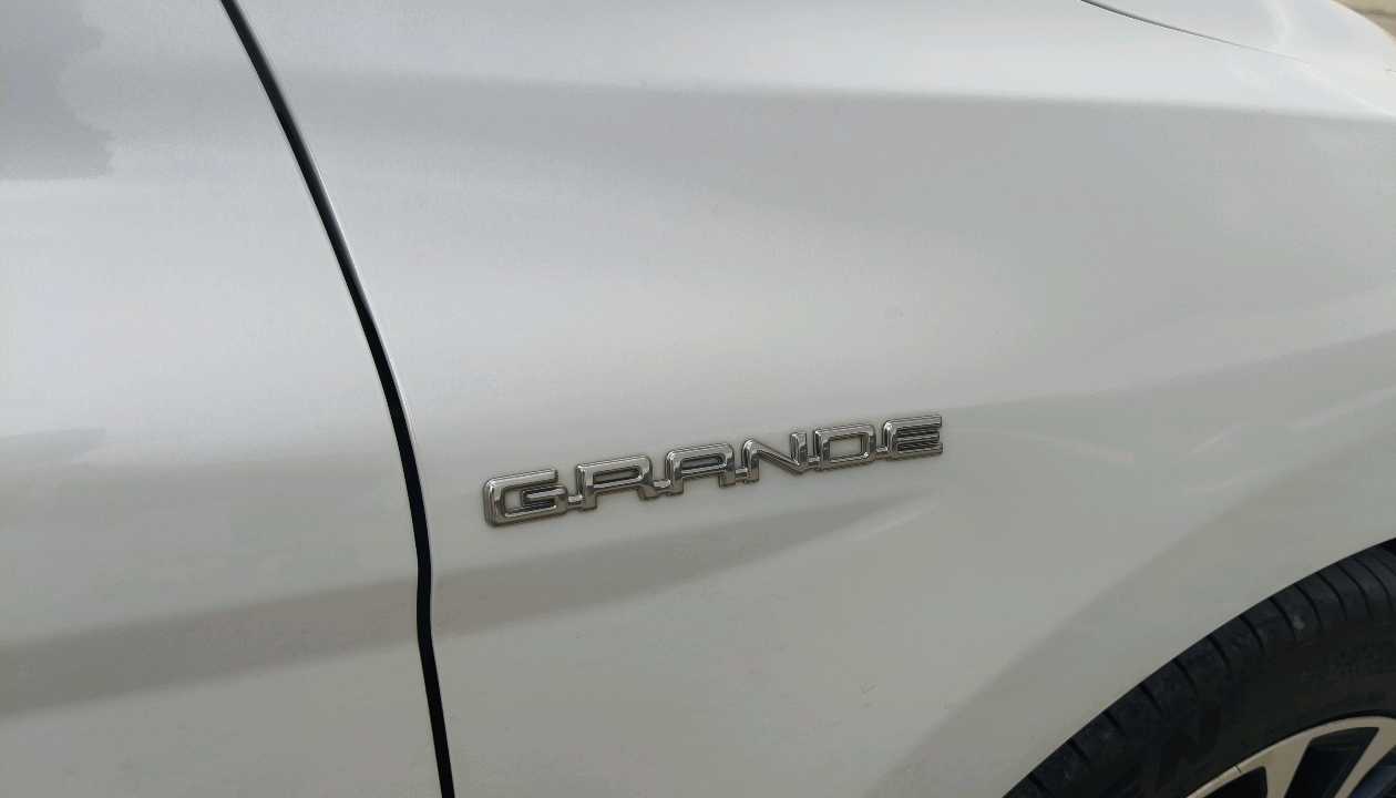 Car Image 2019 TOYOTA CAMRY Grande
