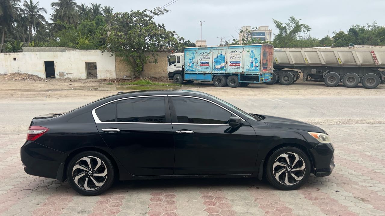 Car Image 2017 HONDA ACCORD EXL