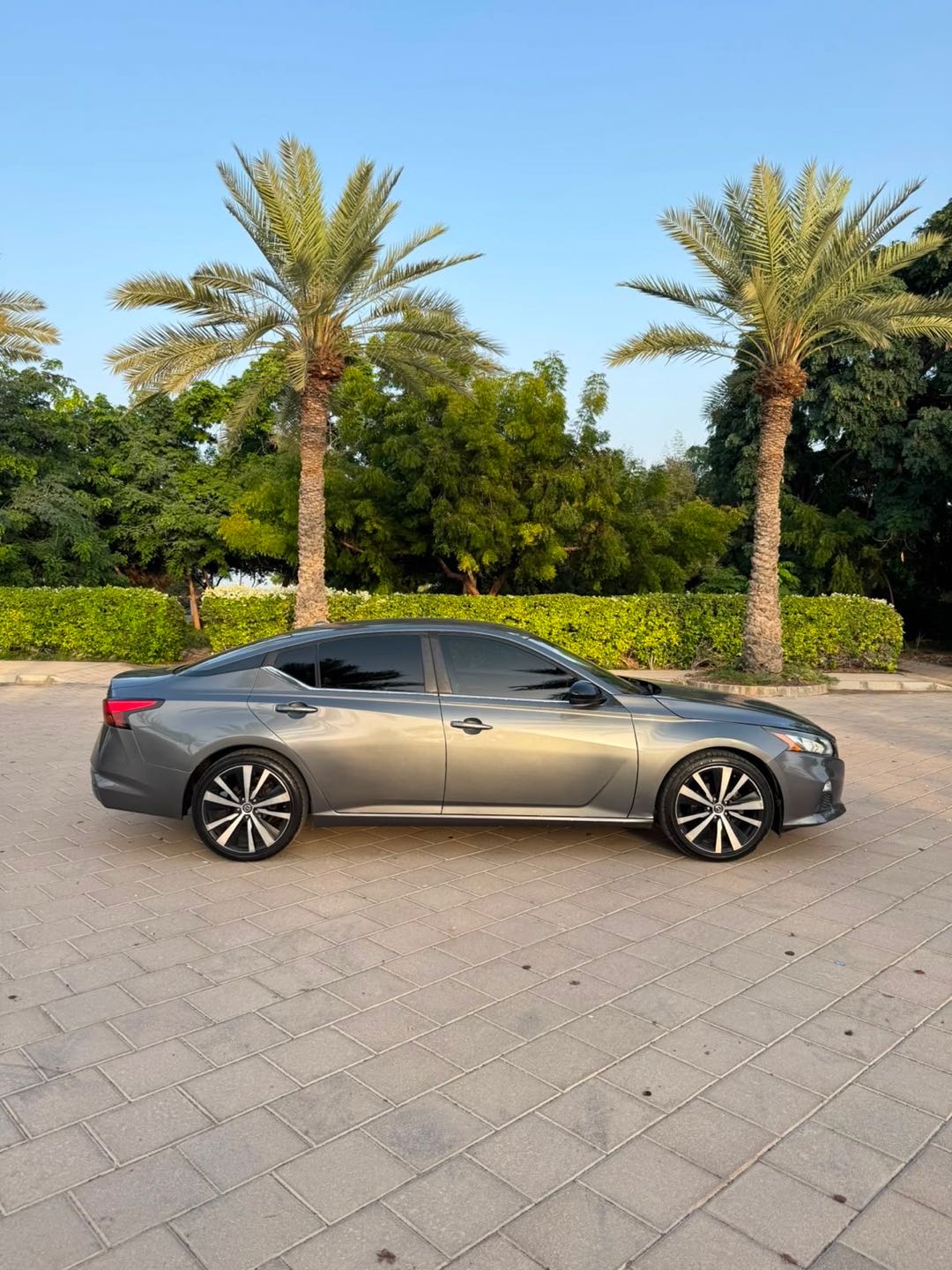 Car Image 2019 NISSAN ALTIMA SR