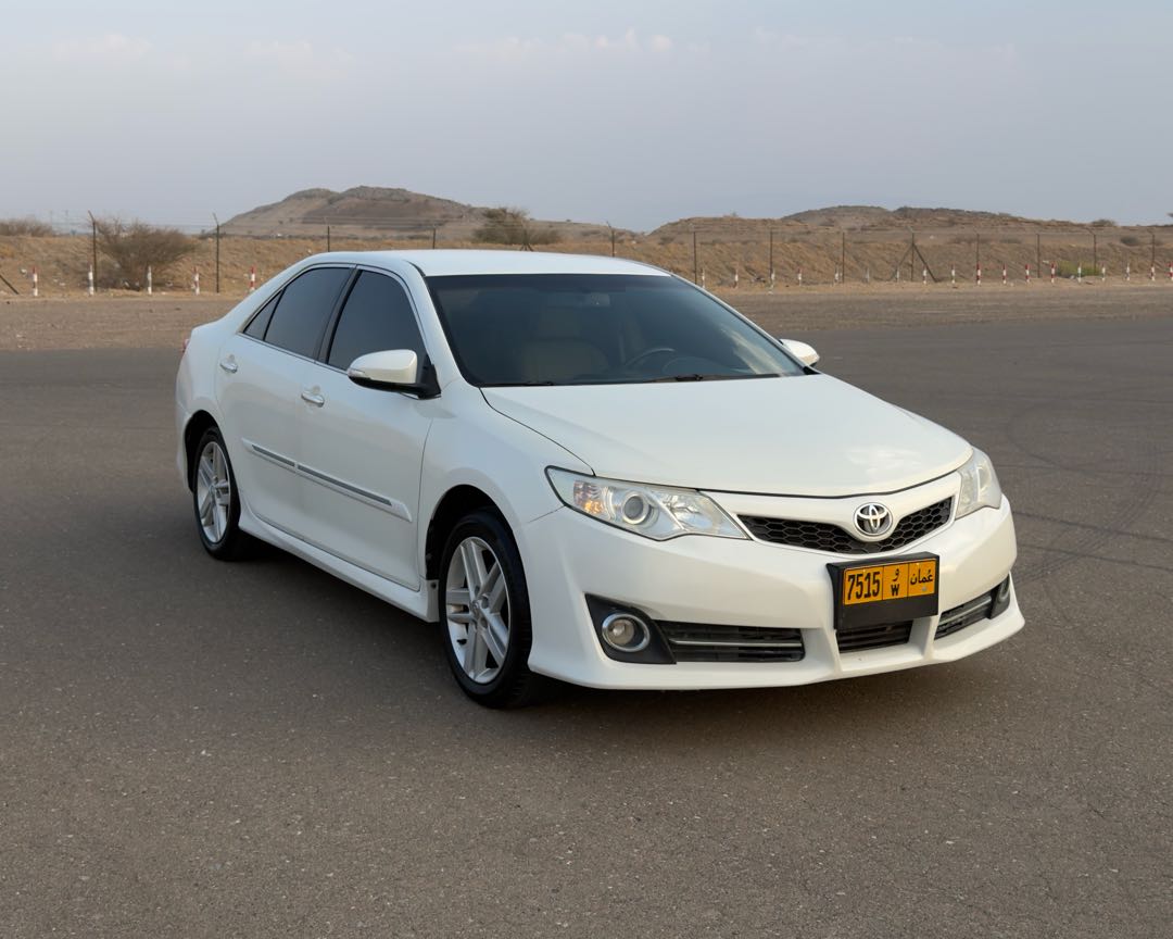 Car Image 2013 TOYOTA CAMRY SE