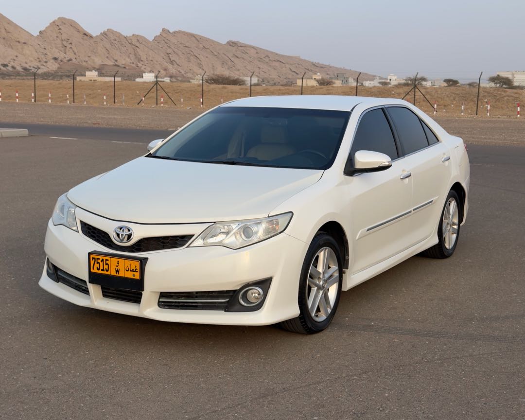 Car Image 2013 TOYOTA CAMRY SE