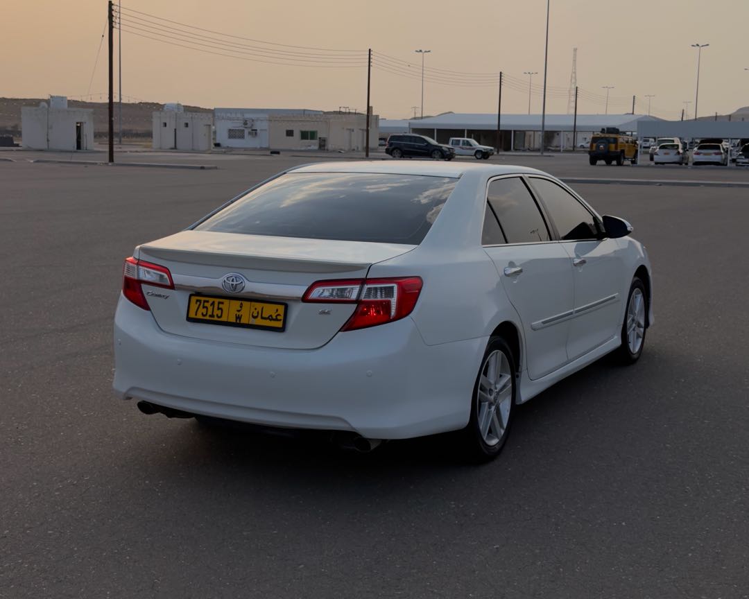 Car Image 2013 TOYOTA CAMRY SE