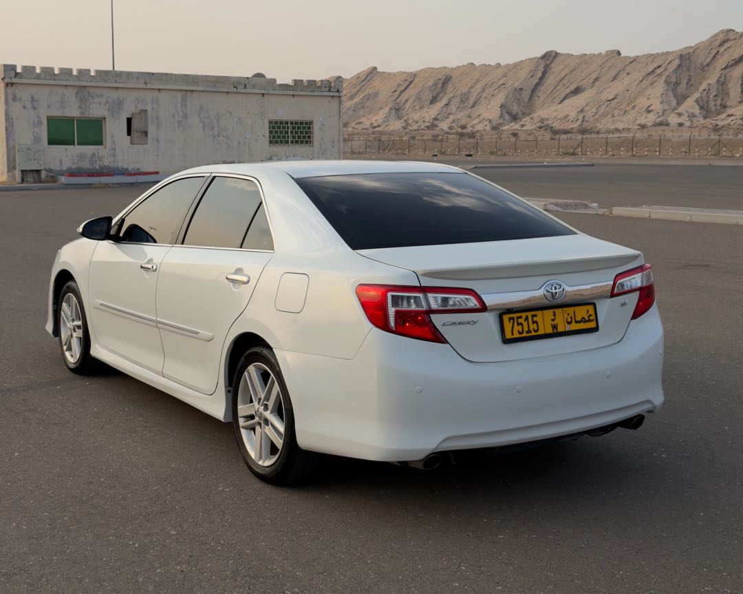 Car Image 2013 TOYOTA CAMRY SE