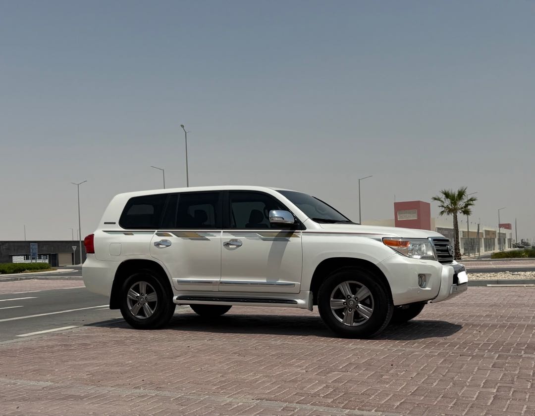 Car Image 2015 TOYOTA LAND CRUISER GX.R