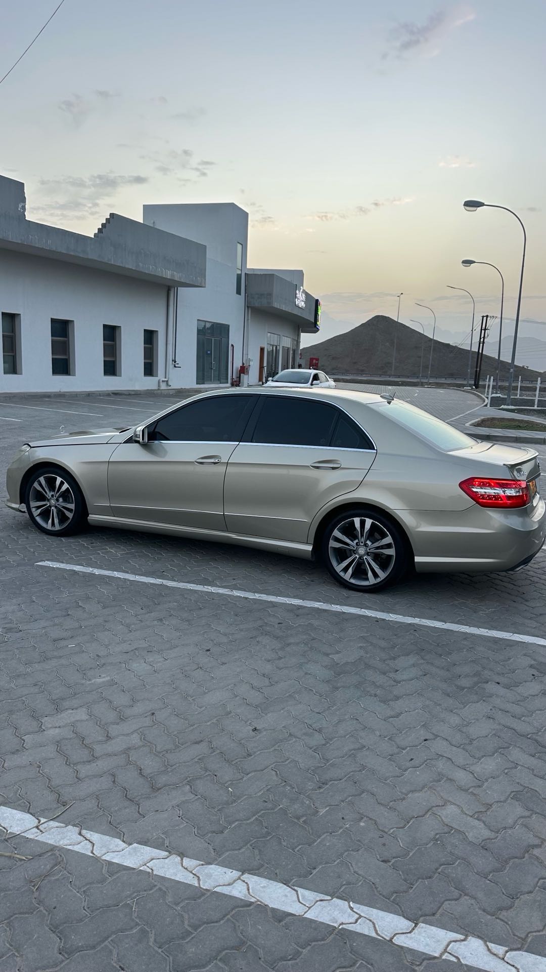 Car Image 2011 MERCEDES E Class 350
