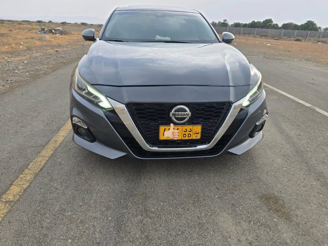 Car Image 2019 NISSAN ALTIMA Platinum 