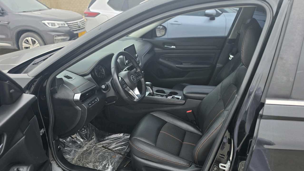 Car Image 2021 NISSAN ALTIMA SR