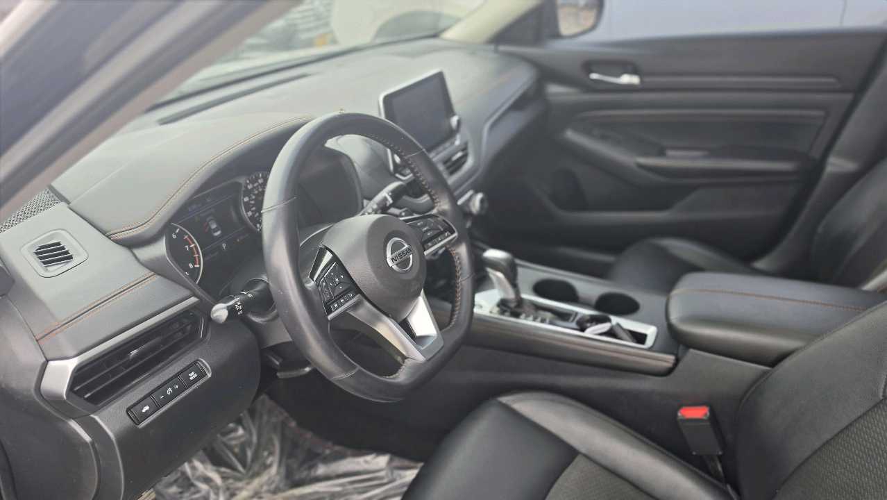 Car Image 2021 NISSAN ALTIMA SR