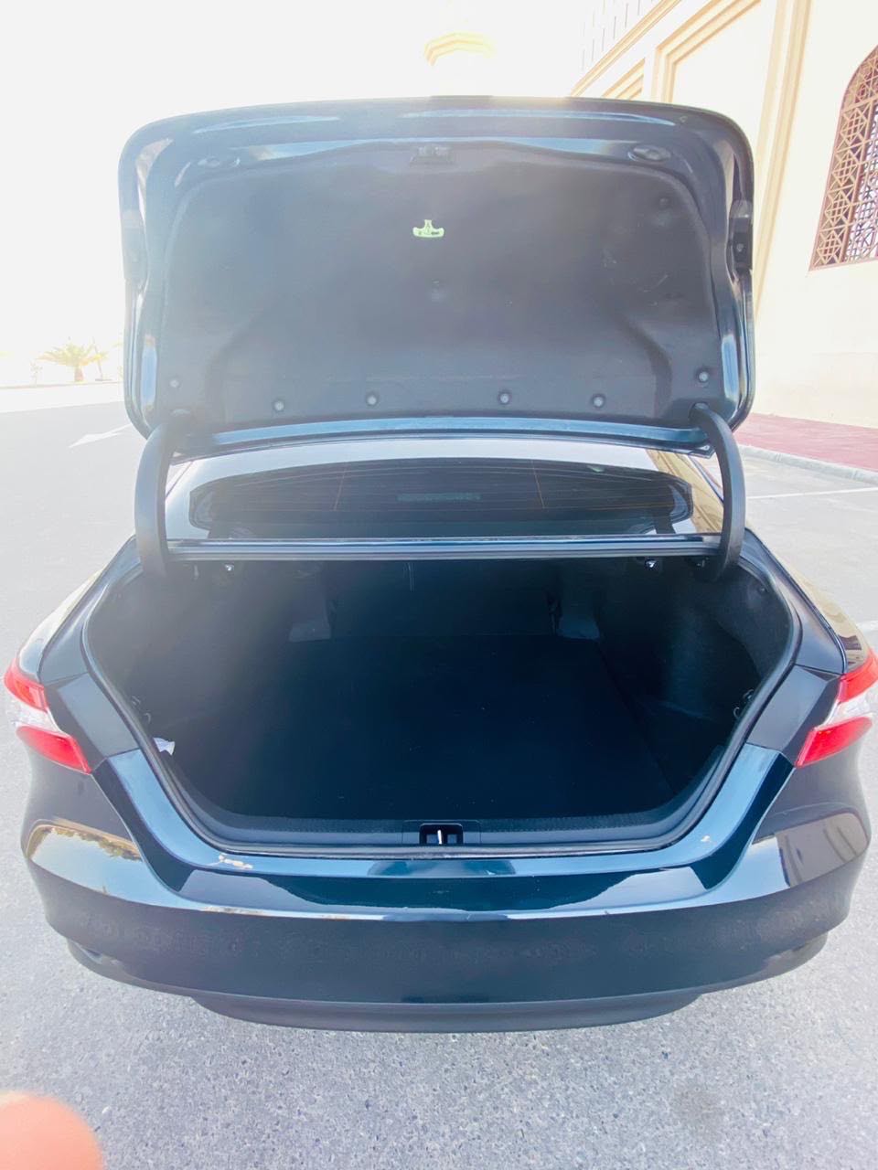 Car Image 2018 TOYOTA CAMRY LE