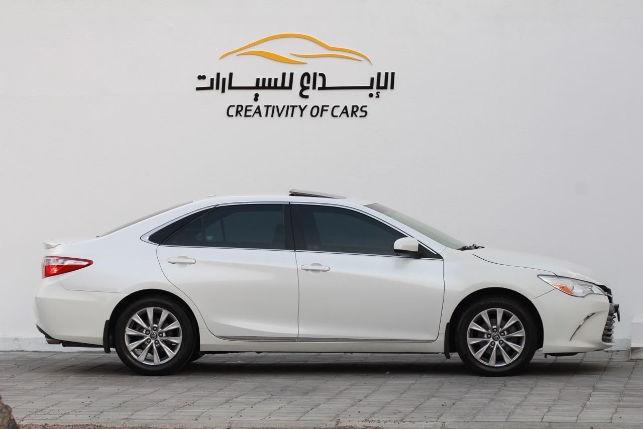 Car Image 2017 TOYOTA CAMRY XLE