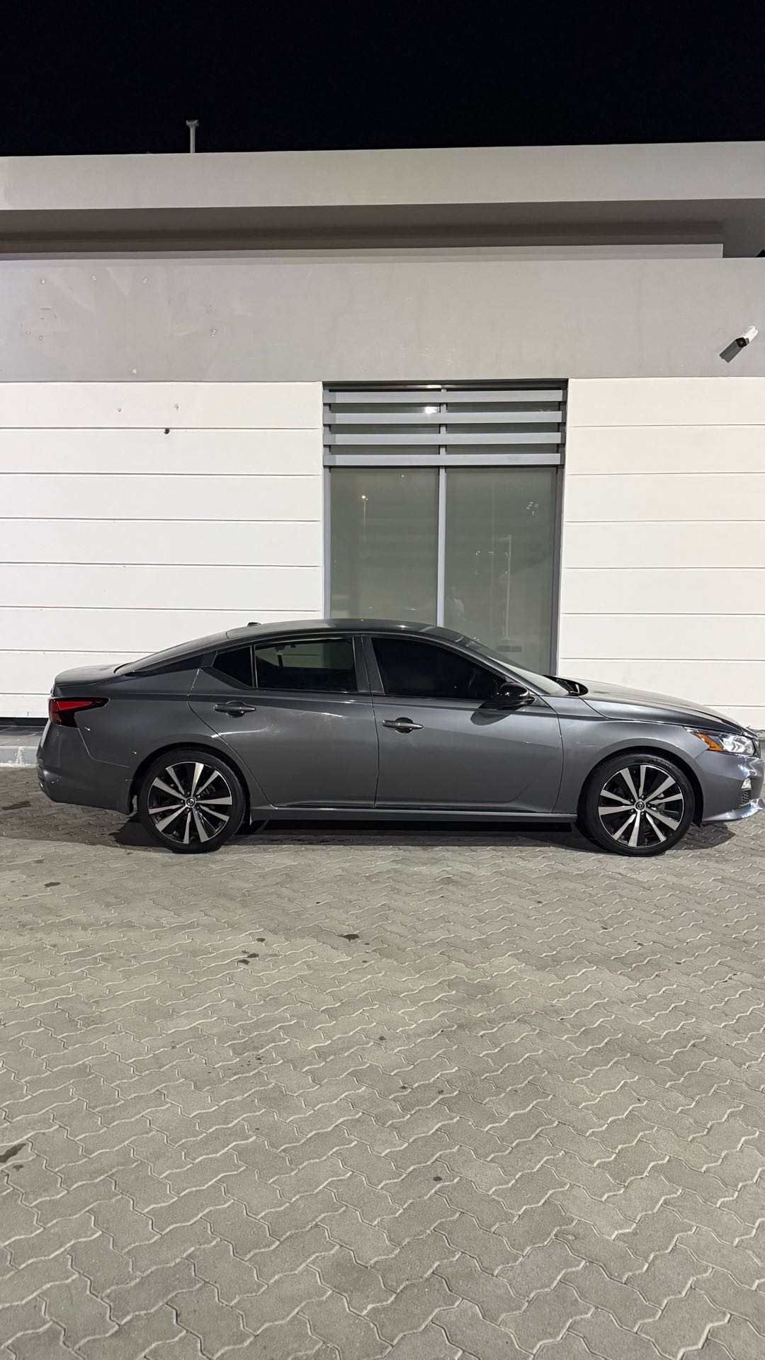 Car Image 2020 NISSAN ALTIMA SR