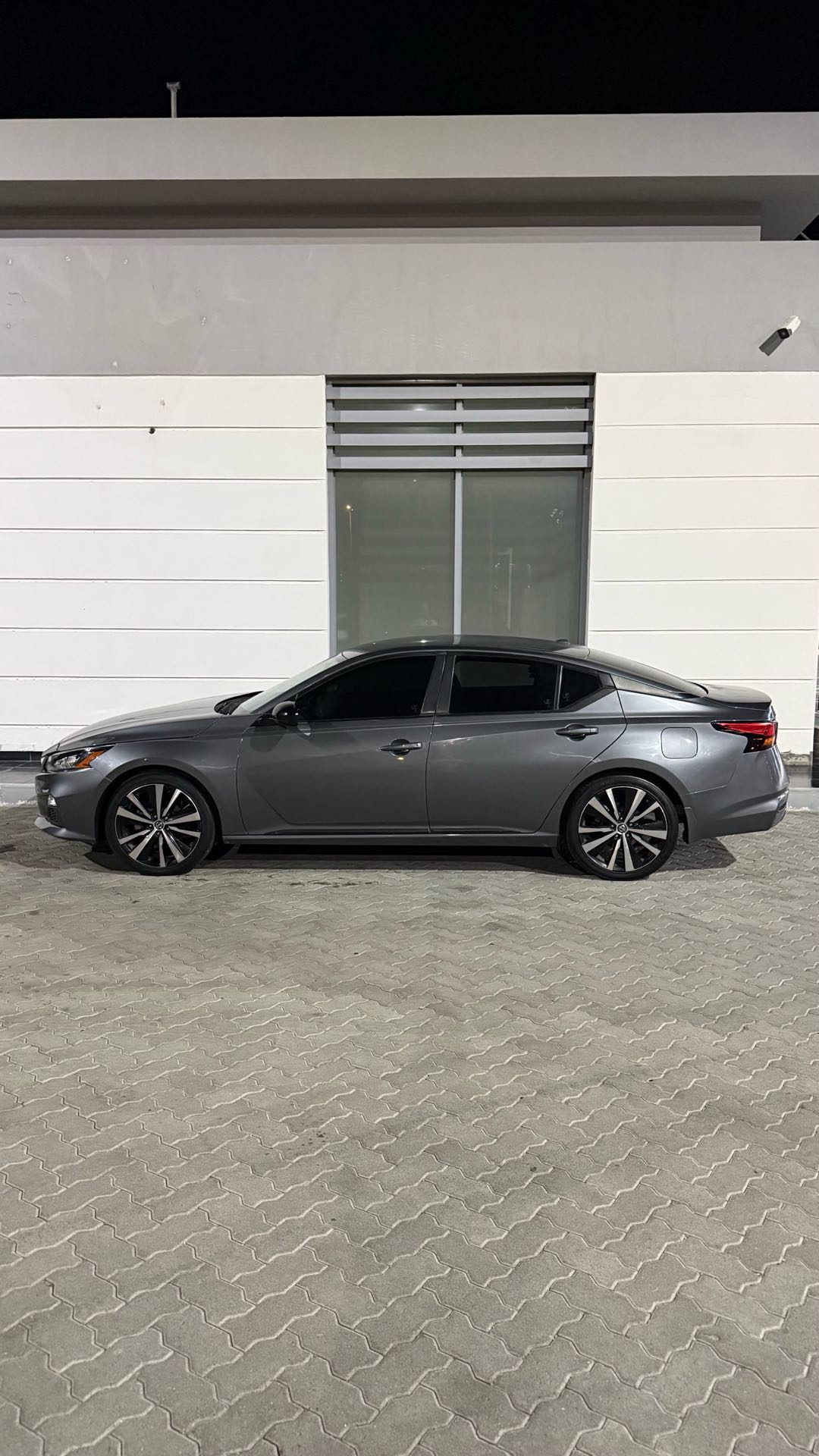 Car Image 2020 NISSAN ALTIMA SR